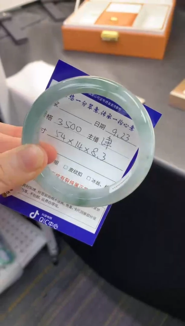 未镶嵌手镯翡翠退货需手镯吊牌标签完好