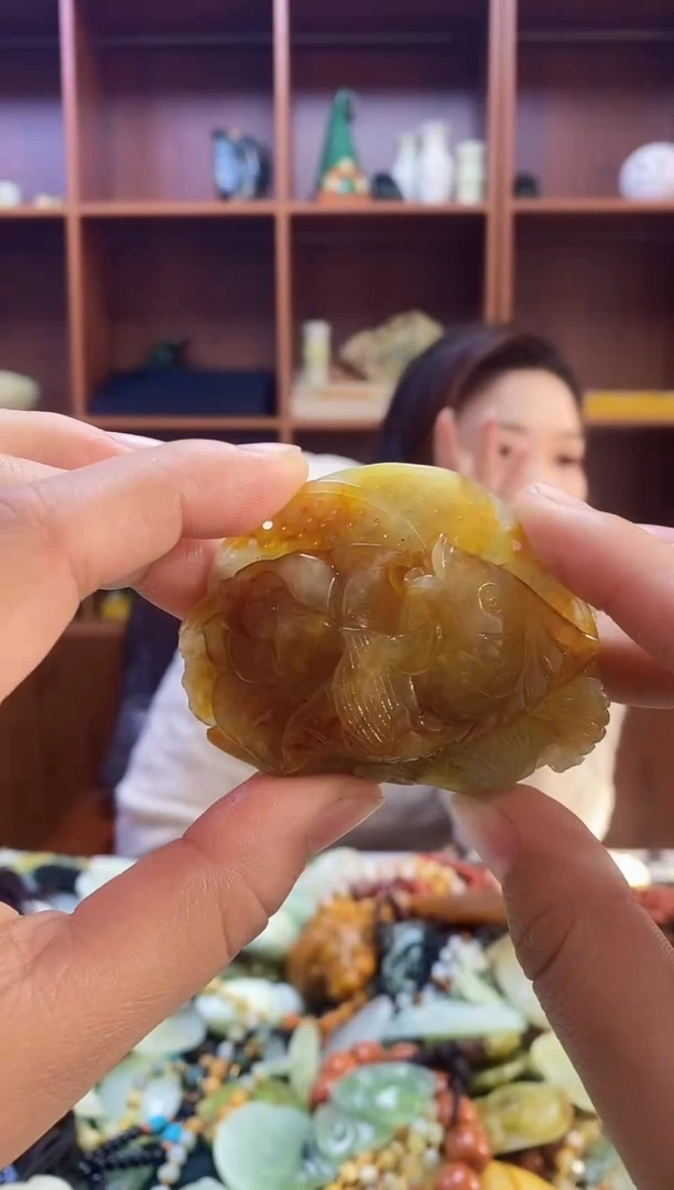 未镶嵌蛇纹石玉吊坠