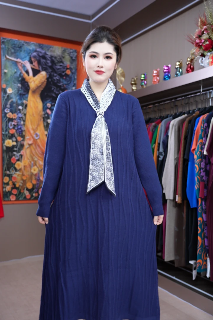 035显白蓝色秋冬新款宽松大码遮肚显瘦连衣裙