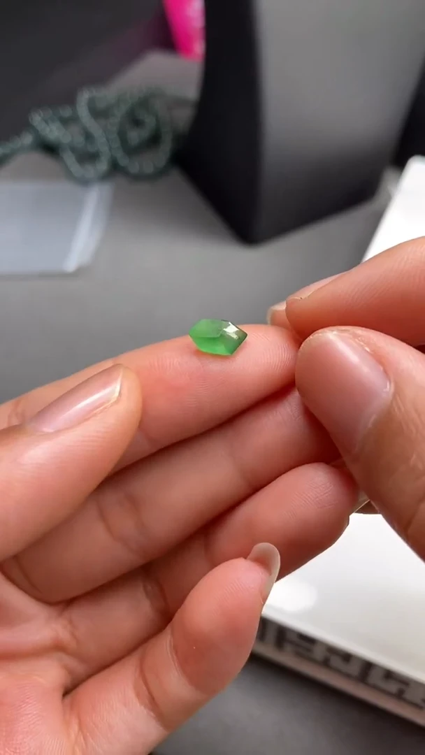 定制翡翠未镶嵌随行