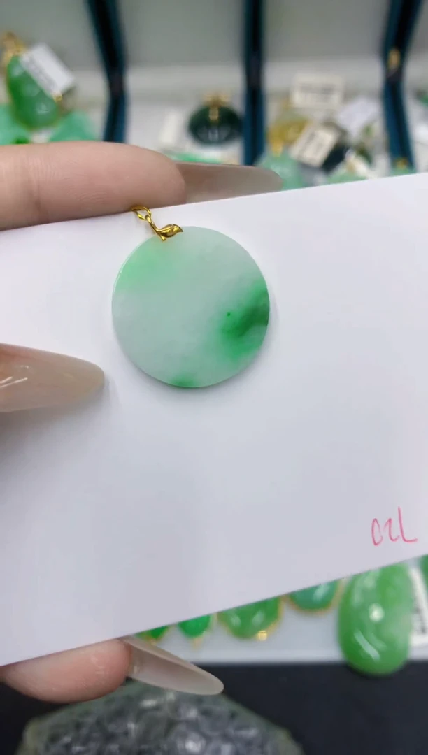 颈饰18K金镶嵌翡翠111111