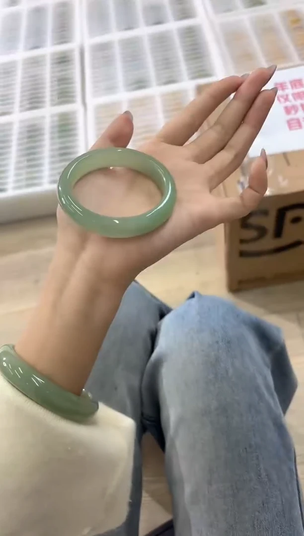 未镶嵌手镯石英质玉29-52D