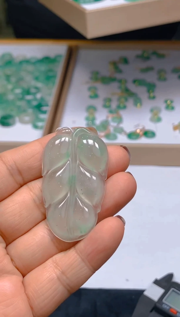 【闪购商品】石英质玉吊坠(赠链)未镶嵌冰美人非洲翠A货，冰种