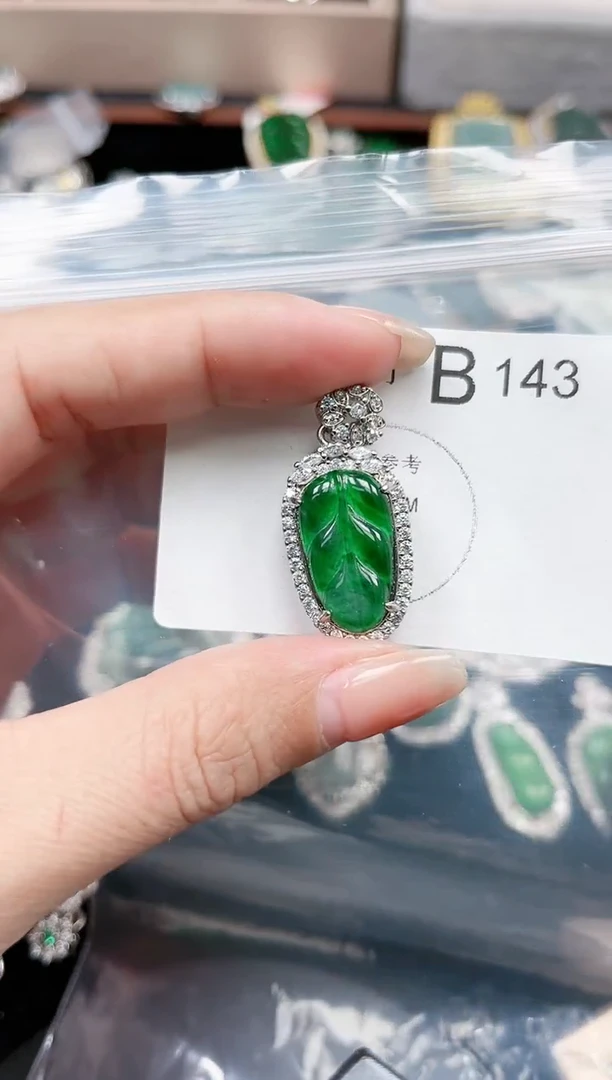 【闪购商品】翡翠颈饰未镶嵌143赠皮绳