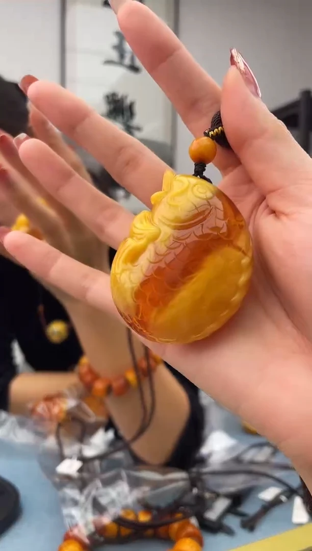 【闪购商品】蜜蜡珠宝奇石未镶嵌微瑕配绳，多样性发一件假一罚十030