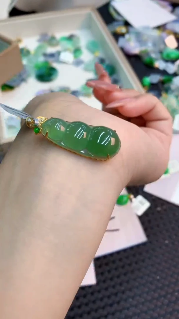 翡翠18K金镶嵌吊坠(不含链)1