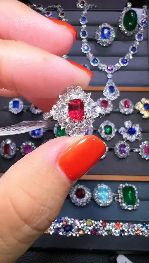 18K金镶嵌戒指红宝石0.75克拉