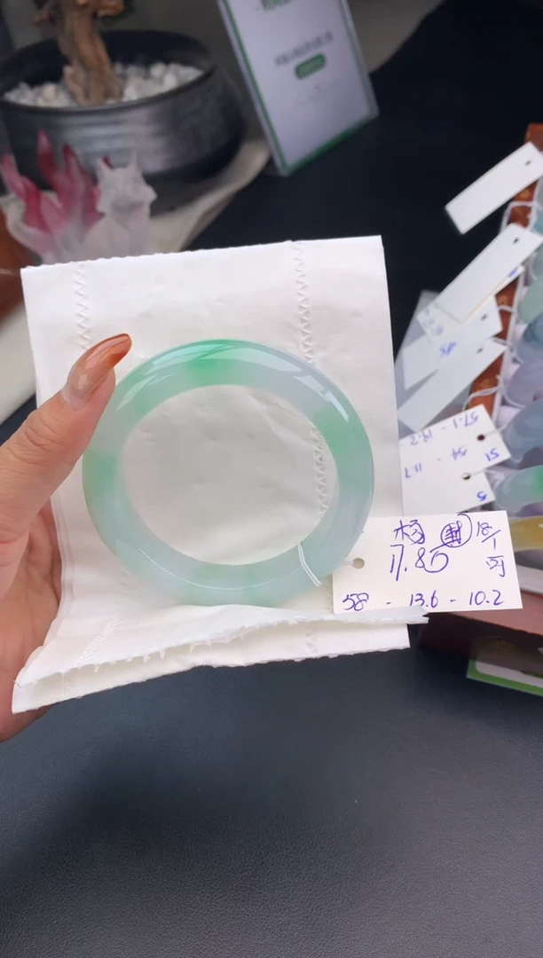 【闪购商品】翡翠手镯未镶嵌手镯