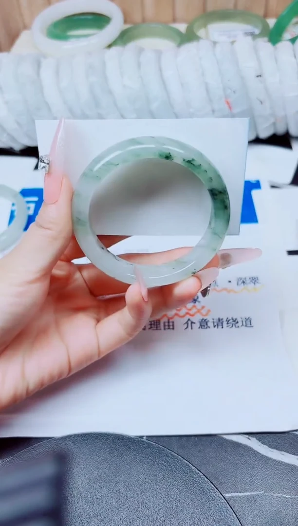 未镶嵌手镯石英质玉138/54.3