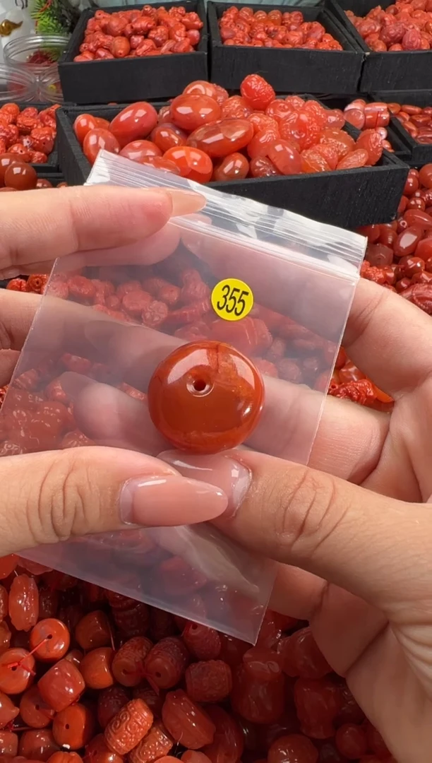 南红玛瑙未镶嵌颈饰1