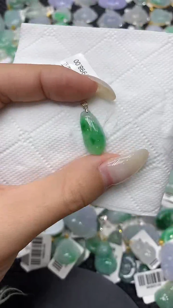 颈饰18K金镶嵌翡翠11111111111
