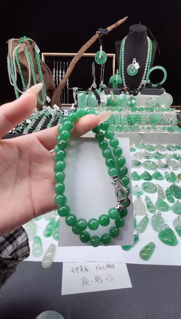 项链未镶嵌石英质玉（非洲翠）21.81项链