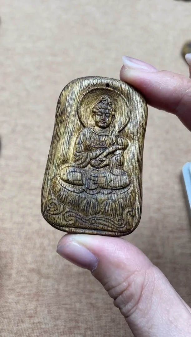 沉香手串伊**行红金猊雕刻吊坠随型多样性发其一
