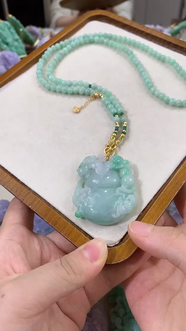 颈饰未镶嵌翡翠吊坠