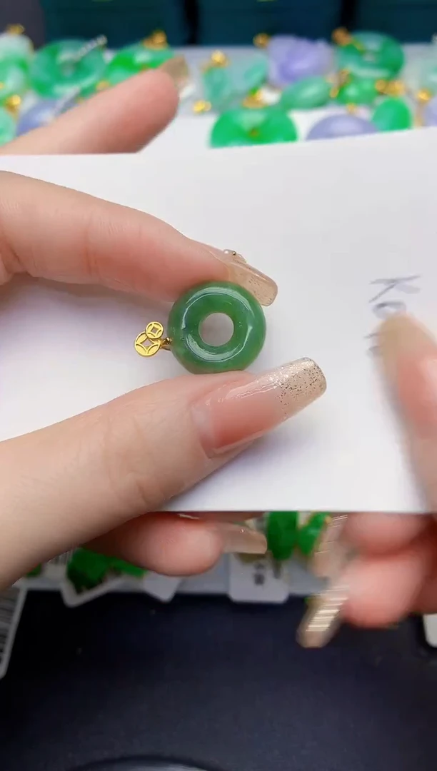 颈饰未镶嵌翡翠缅甸天然翡翠A货