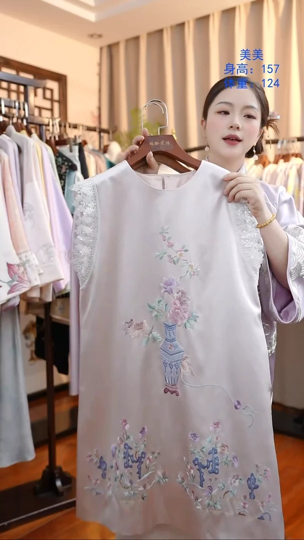 刺绣非遗服饰一物一件