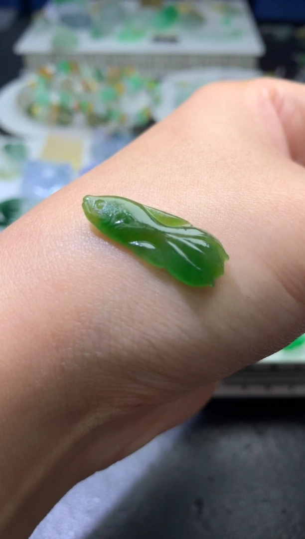 未镶嵌定制翡翠毛货 24.2-8.9-3.7