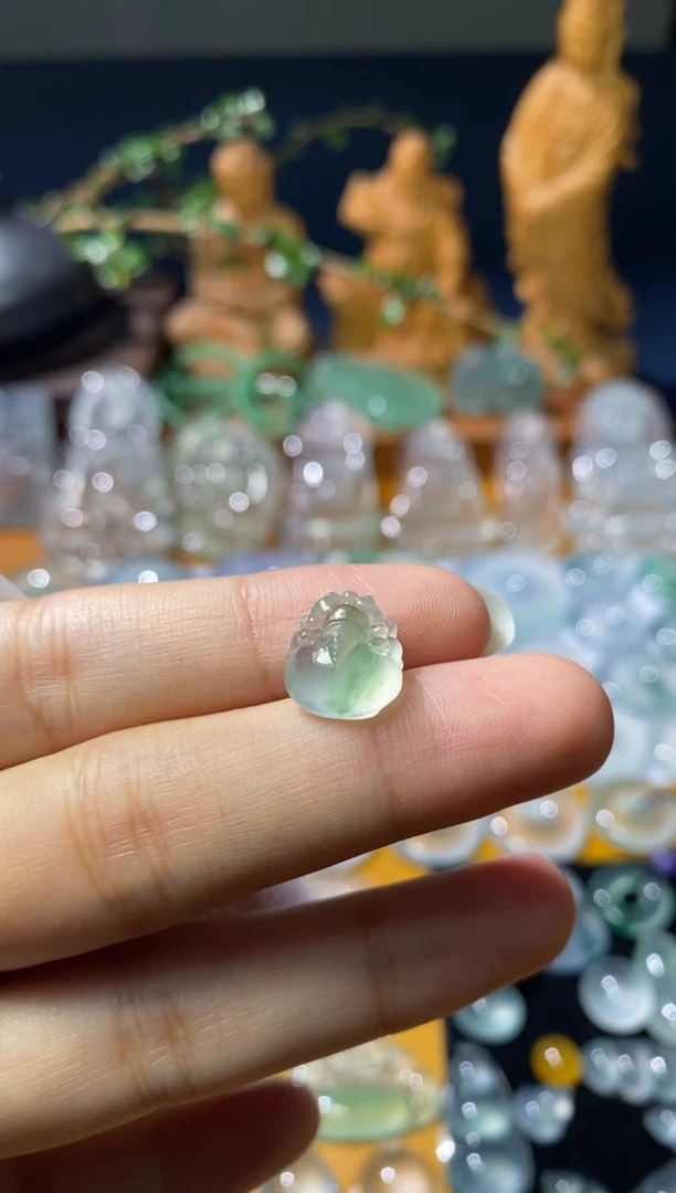 颈饰未镶嵌翡翠貔貅