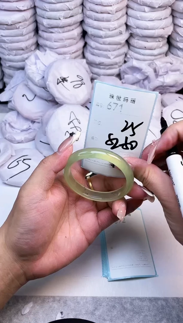 手镯玛瑙/玉髓未镶嵌671