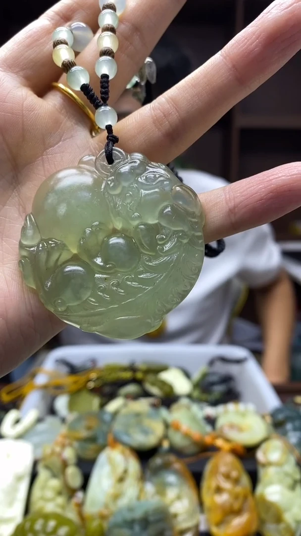 未镶嵌岫玉挂件