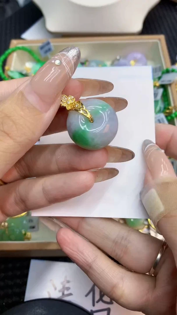 颈饰未镶嵌翡翠1