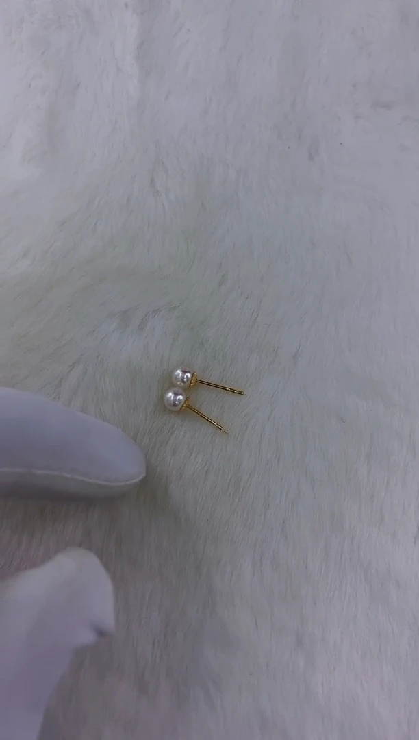 18K金镶嵌akyoa海水珍珠耳钉4.5-5mm