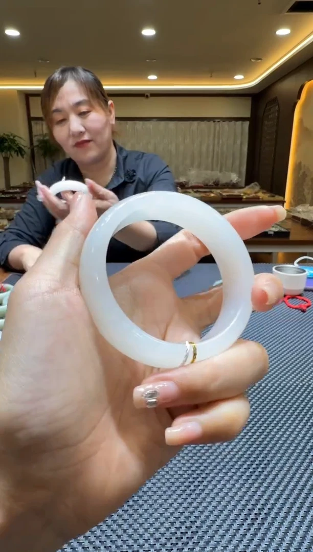 颈饰未镶嵌和田玉手镯58