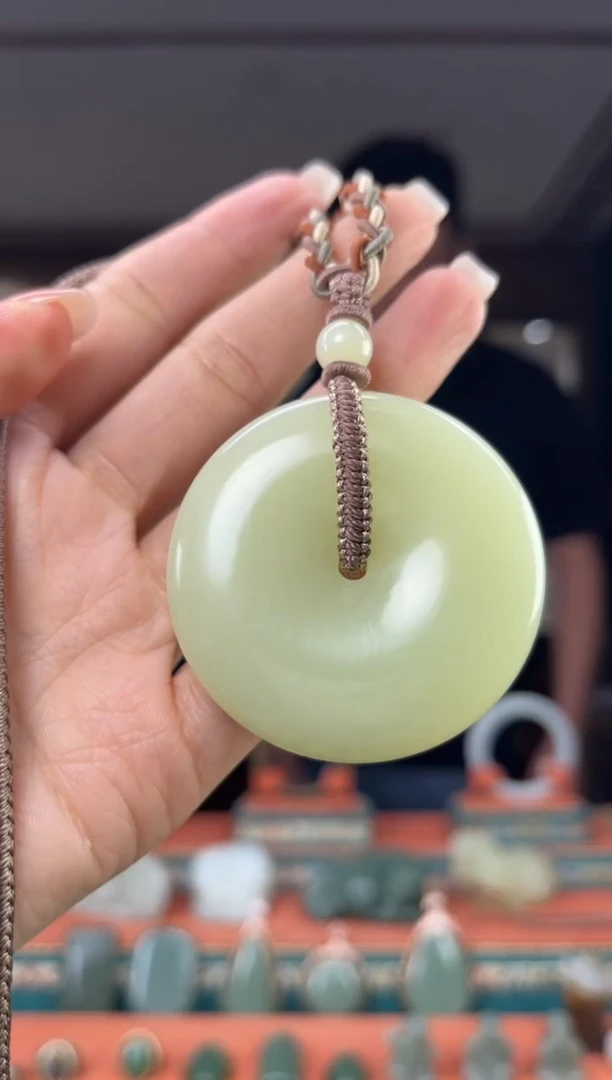 颈饰未镶嵌和田玉佩佩