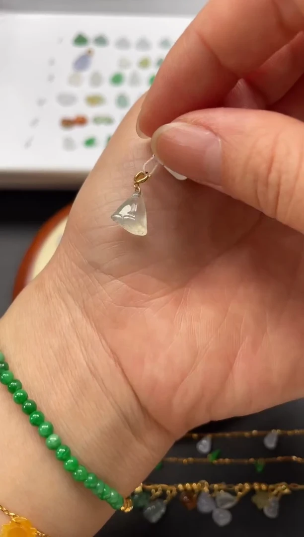 吊坠(不含链)18K金镶嵌翡翠一个JK124