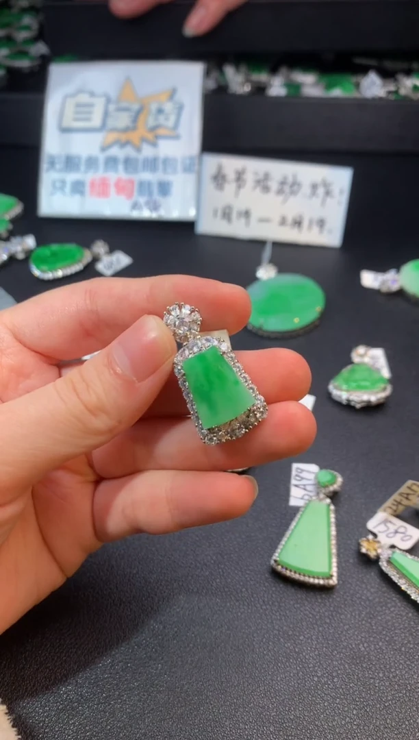 【闪购商品】翡翠颈饰银S925镶嵌翡翠