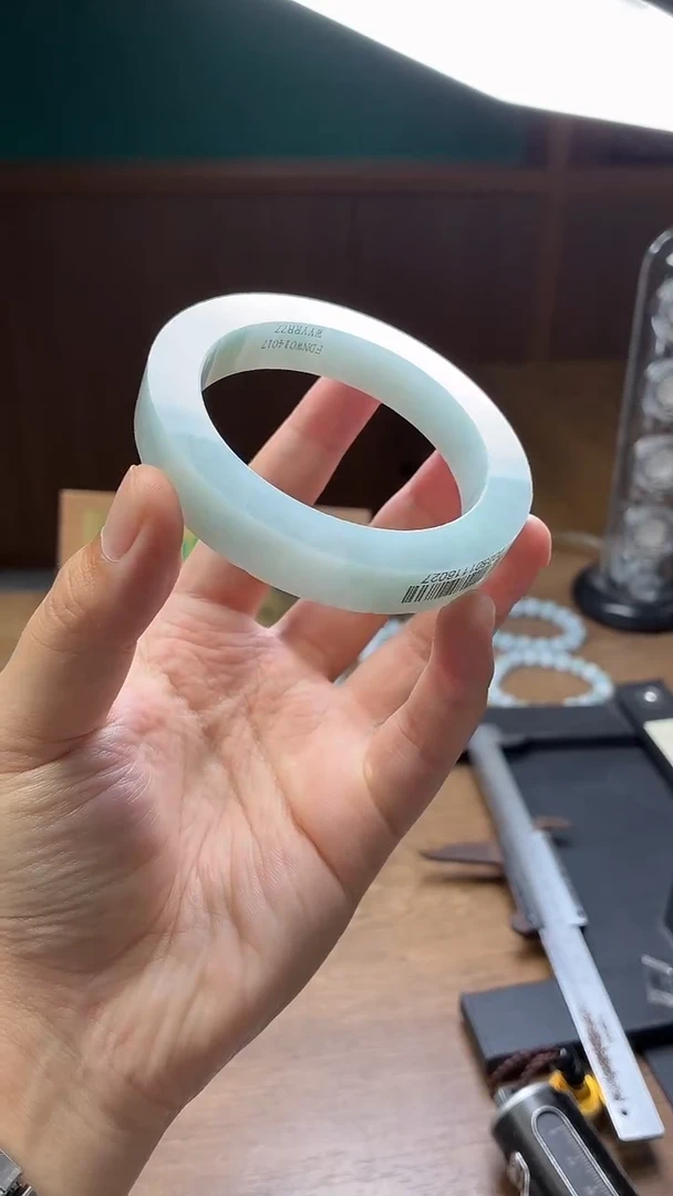 未镶嵌手镯定制翡翠诗**意定制