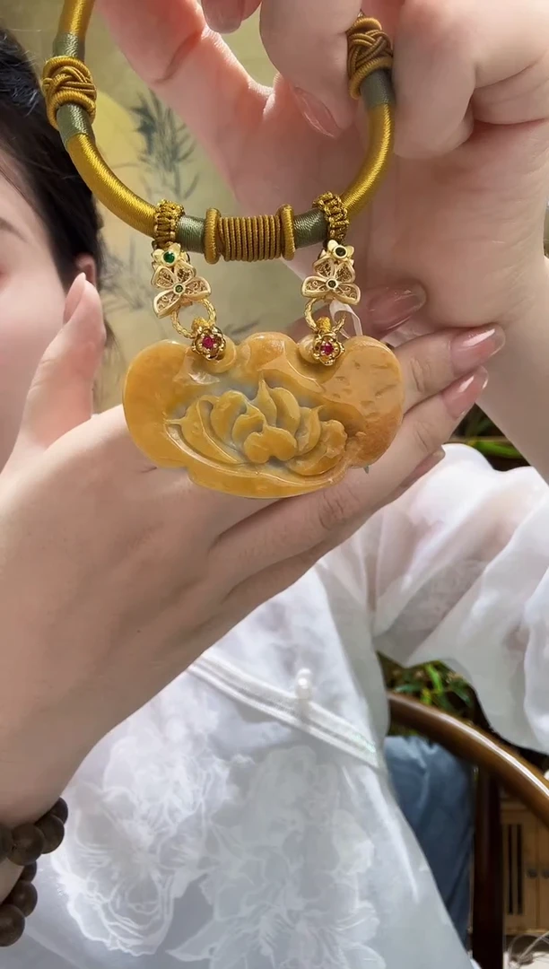 颈饰未镶嵌翡翠吊坠