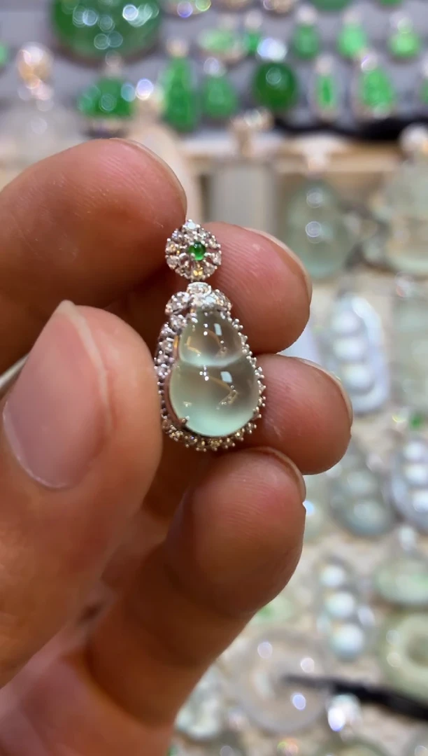 吊坠(不含链)18K金镶嵌翡翠葫芦