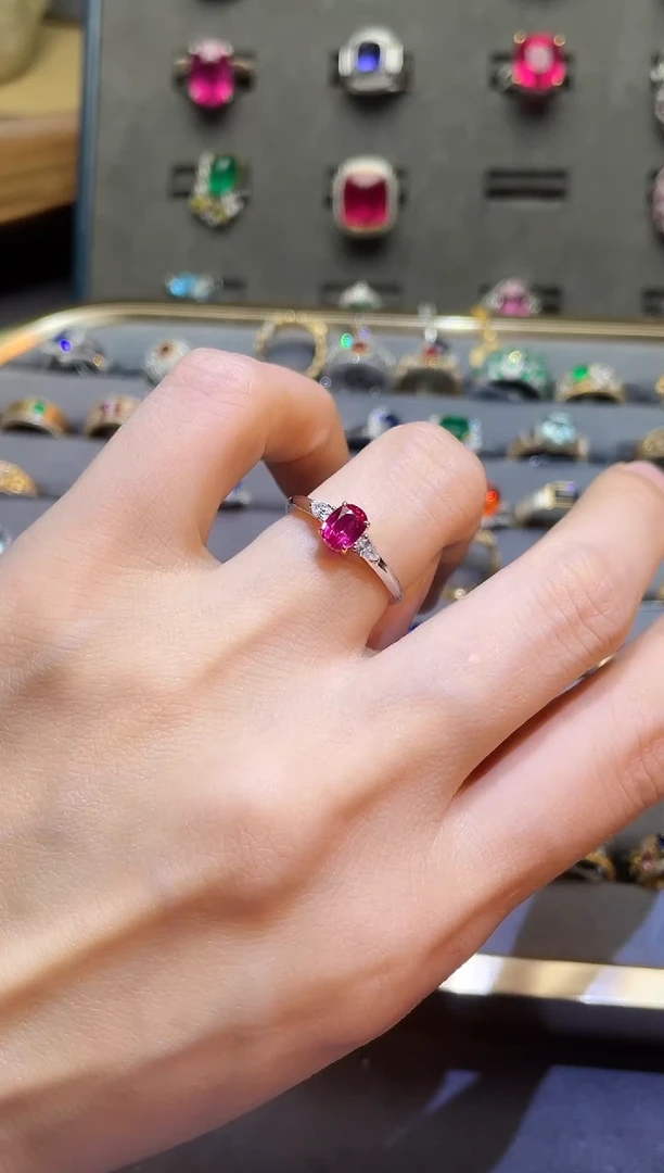 红宝石戒指18K金镶嵌0.72ct