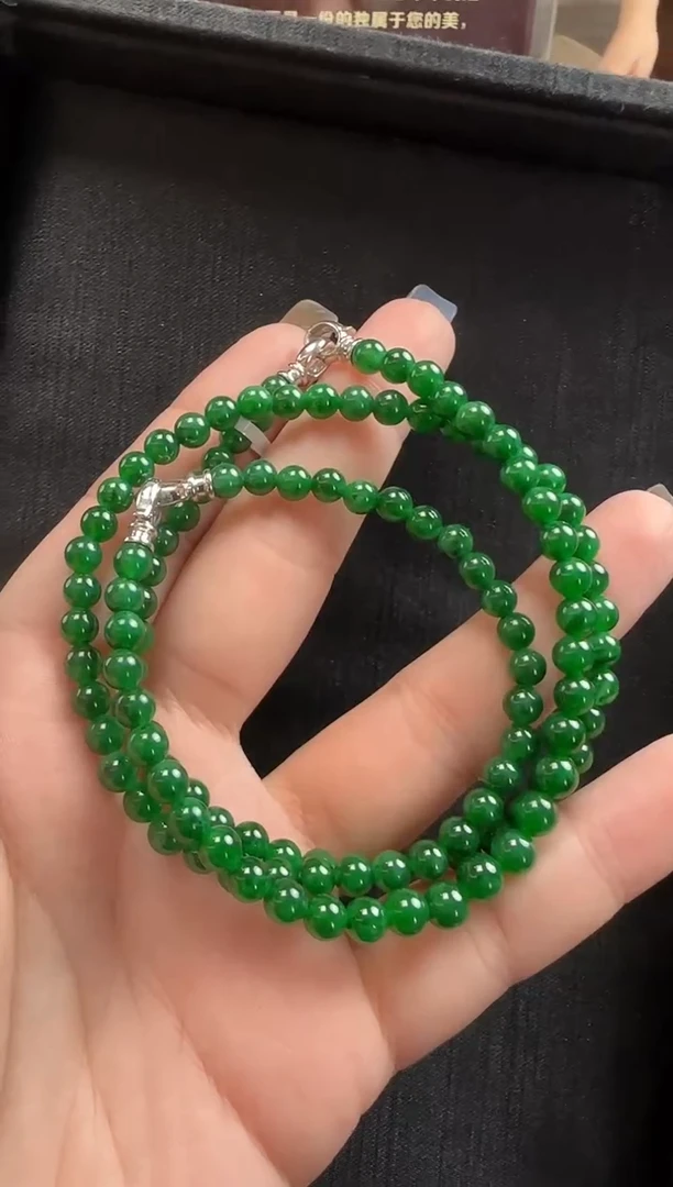 颈饰18K金镶嵌翡翠528玉珠一条