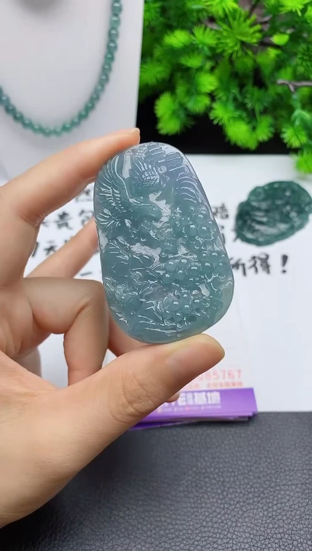 翡翠未镶嵌颈饰