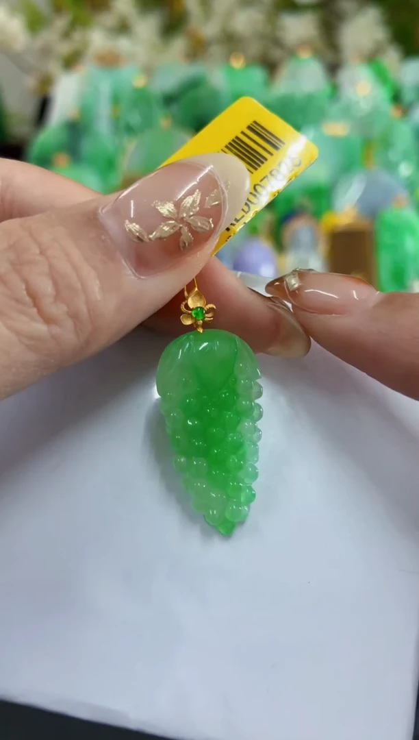 吊坠(不含链)18K金镶嵌翡翠挂件