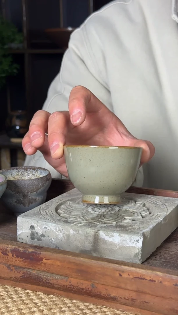 微瑕福利平阳窑手作青釉敦实杯