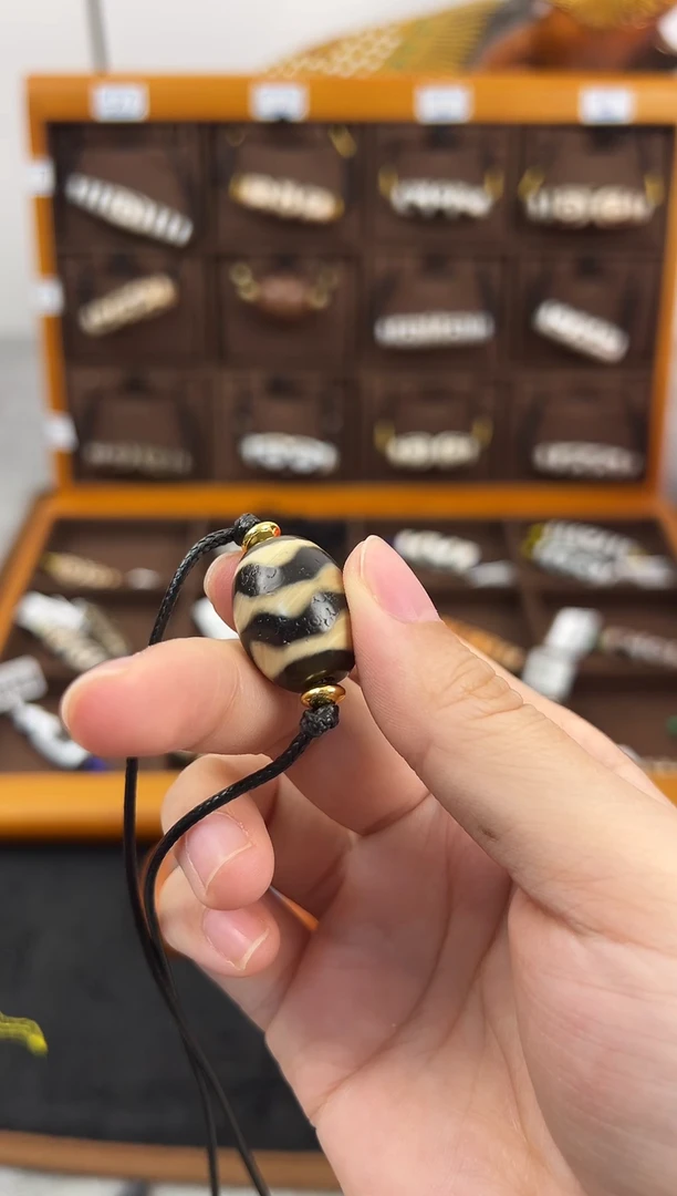 玛瑙/玉髓（覆膜）颈饰合金68微瑕随机发货