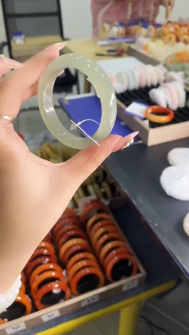 未镶嵌手镯石英质玉z52-DB54+