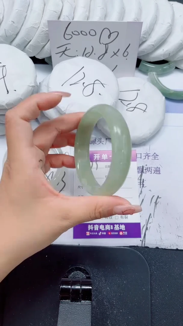 未镶嵌手镯石英质玉75-58.6