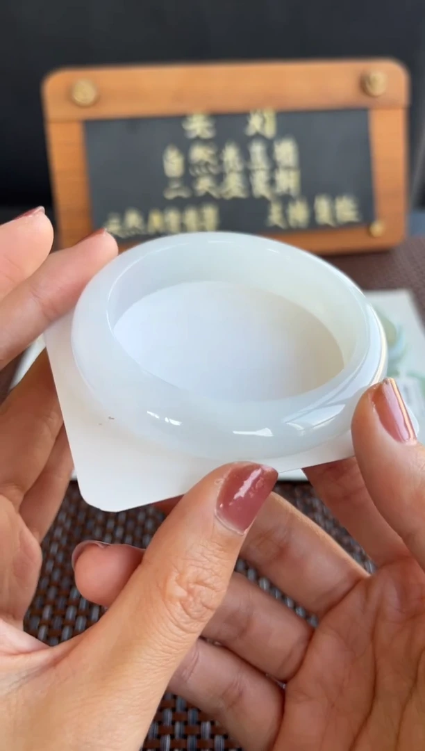 【闪购商品】翡翠手镯未镶嵌37号59*13*8.9