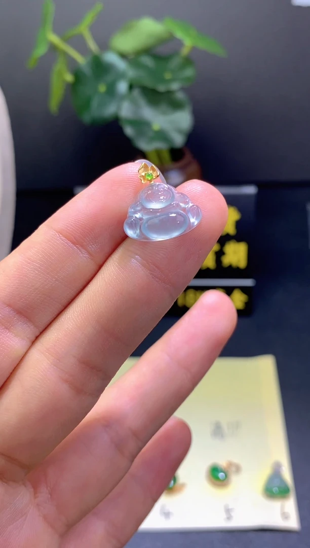 翡翠18K金镶嵌颈饰翡翠吊坠