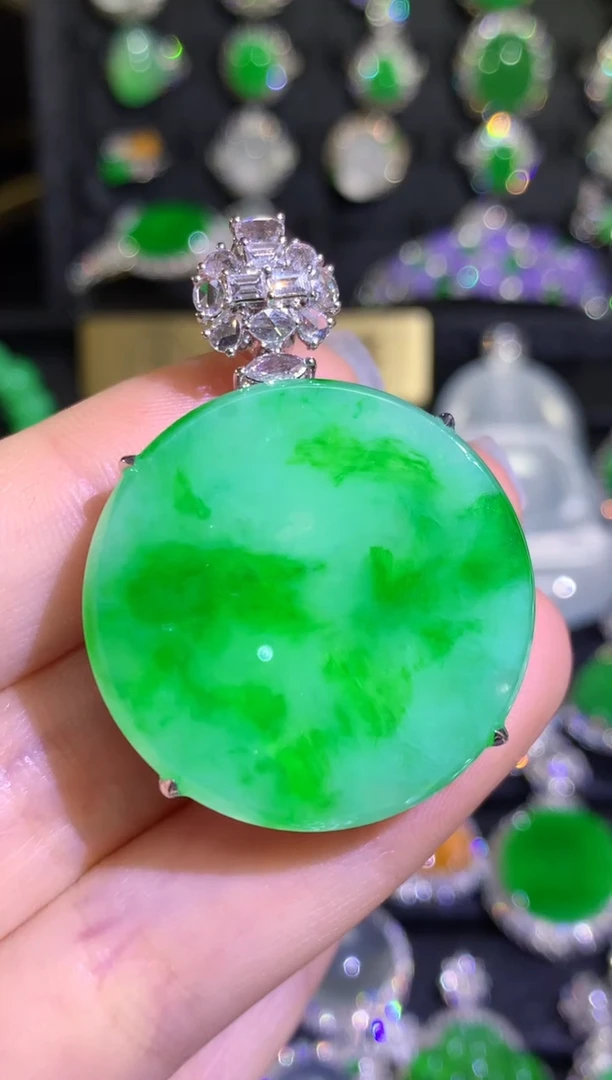 【闪购商品】翡翠颈饰18K金镶嵌高冰金丝绿无事圆牌开全盖