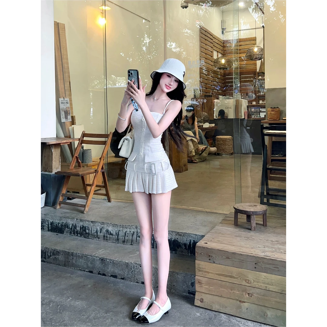 财阀千金2025夏季新款微弹小香气质名媛吊带掐腰百褶连衣裙短裙