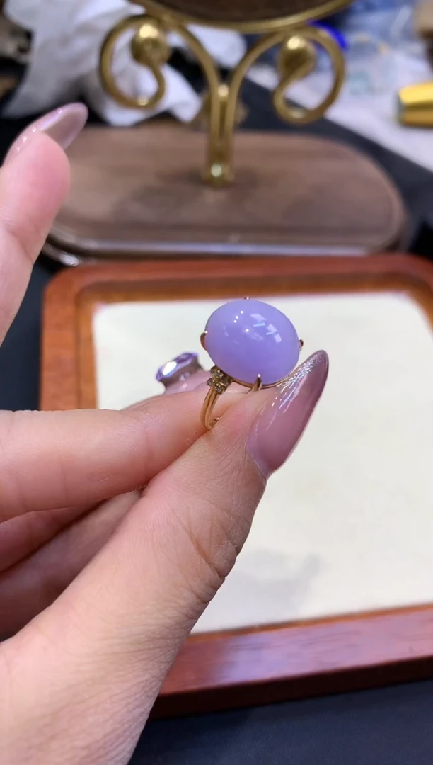 18K金镶嵌挂件翡翠戒指