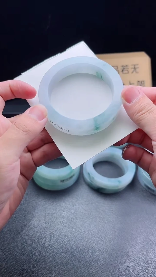 未镶嵌手镯定制翡翠葡*定制