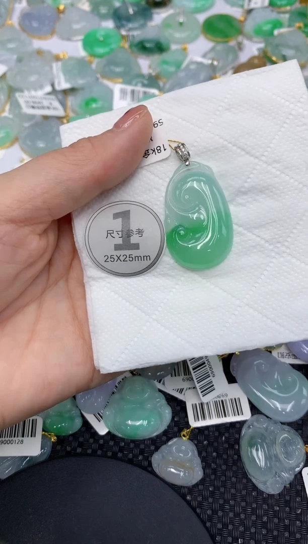 翡翠18K金镶嵌颈饰11111111