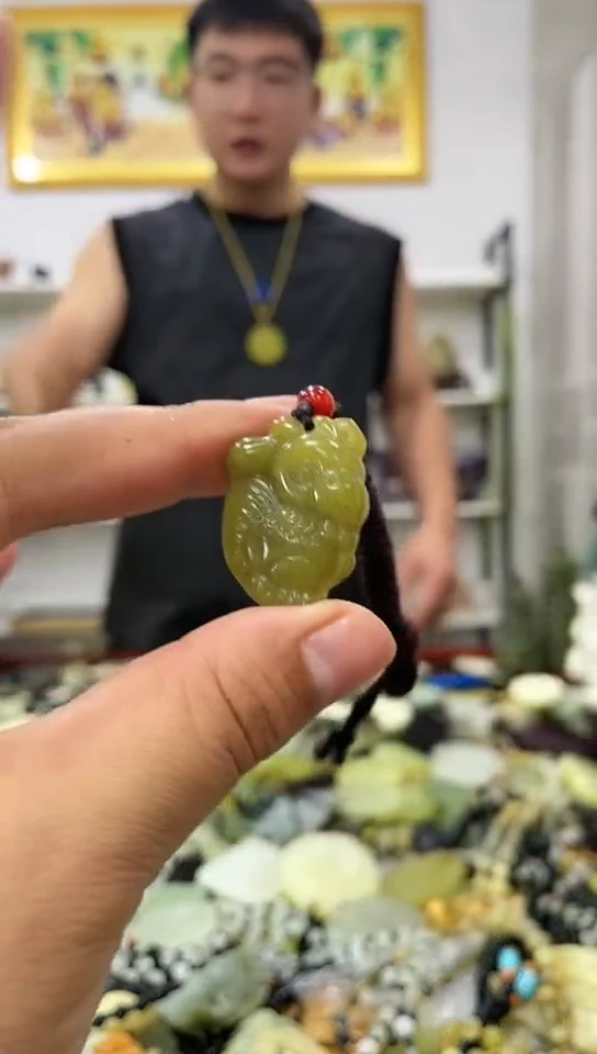 岫玉未镶嵌挂件