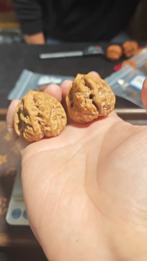 把件核桃40尺肚44.1、43.7全品三角蛙